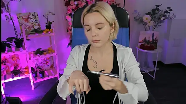 Snapshot of AuroraWrenfield chatting on 11-27-25, 04:25 AuroraWrenfield online show from 11-27-25, 04:25