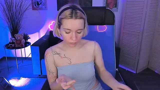 Snapshot of AuroraWrenfield chatting on 12-01-25, 04:17 AuroraWrenfield online show from 12-01-25, 04:17