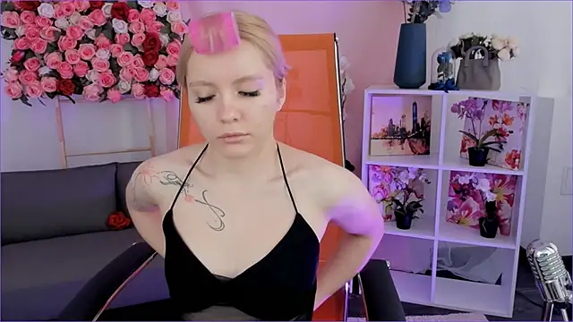 AuroraWrenfield online show from 02-24-26, 04:32