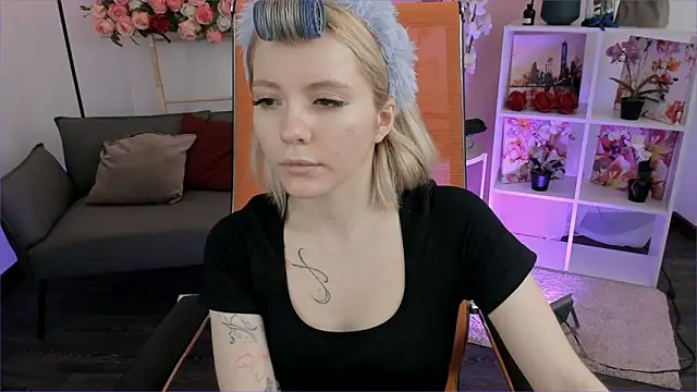 AuroraWrenfield online show from 03-05-26, 04:30