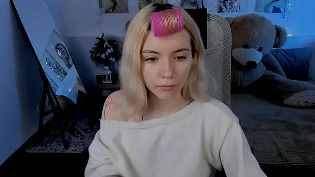 AuroraWrenfield online show from 04-10-26, 04:28