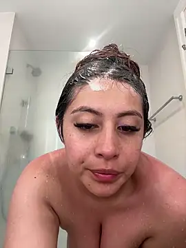 Snapshot of Aphriil__ chatting on 10-02-25, 10:17 Aphriil online show from 10-02-25, 10:17