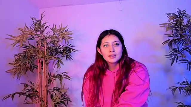 Snapshot of Aphriil__ chatting on 10-15-25, 12:05 Aphriil online show from 10-15-25, 12:05