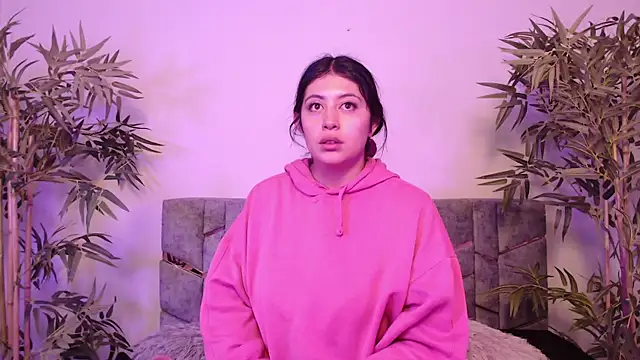 Snapshot of Aphriil__ chatting on 10-16-25, 12:28 Aphriil online show from 10-16-25, 12:28