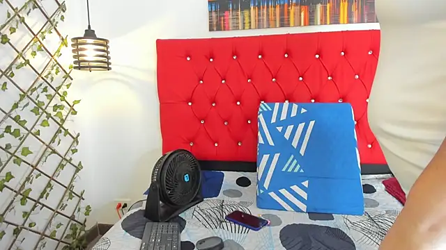 carolinacrus01 online show from 09-25-25, 02:43