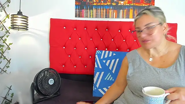 carolinacrus01 online show from 11-10-25, 03:22