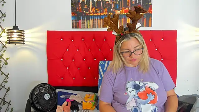 carolinacrus01 online show from 11-24-25, 04:07