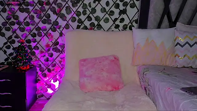 Snapshot of isabel_jaames chatting on 11-30-25, 06:23 isabel jaames online show from 11-30-25, 06:23