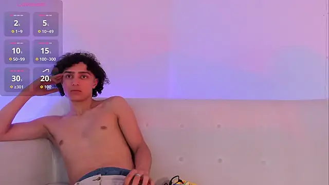 Snapshot of juliie_star chatting on 10-31-25, 03:29 juliie star online show from 10-31-25, 03:29