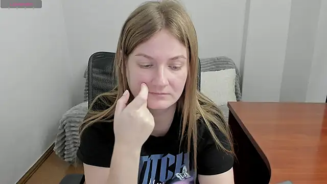 Snapshot of Alisha_Skyes chatting on 12-05-25, 05:42 Alisha Skyes online show from 12-05-25, 05:42