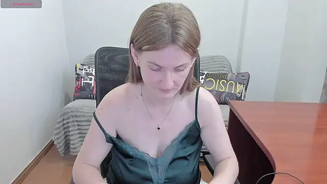 Snapshot of Alisha_Skyes chatting on 06-12-26, 05:45 Alisha Skyes online show from 06-12-26, 05:45