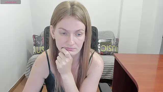 Snapshot of Alisha_Skyes chatting on 07-04-26, 06:14 Alisha Skyes online show from 07-04-26, 06:14