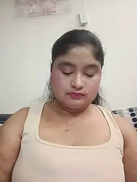 Snapshot of hornyriyanka chatting on 06-19-26, 02:38 hornyriyanka online show from 06-19-26, 02:38