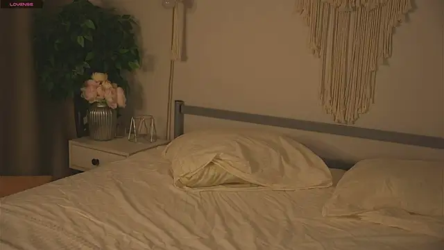 Snapshot of Lu__Lane chatting on 09-17-25, 07:54 Lu Lane online show from 09-17-25, 07:54