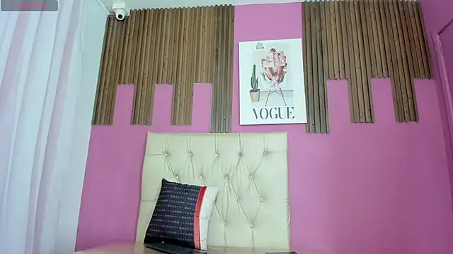 Lucia Spear online show from 10-16-25, 01:23