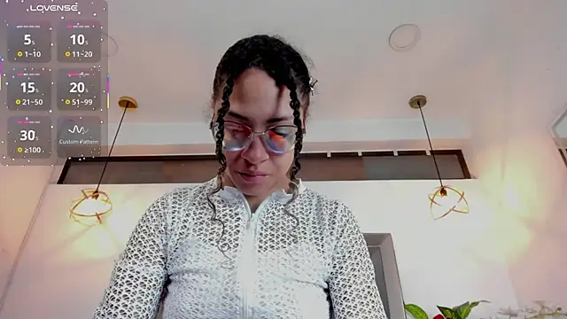 Hanna Cornee  online show from 12-16-25, 01:38