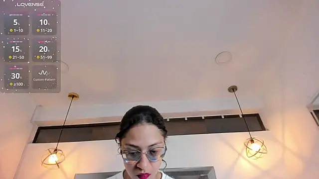 Hanna Cornee  online show from 01-07-26, 01:35