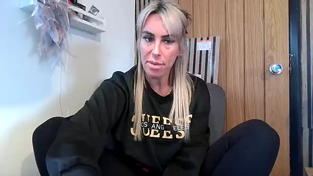 poppyinga1 online show from 03-04-26, 09:37