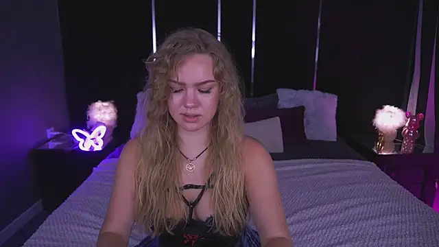Snapshot of CelesteNoir chatting on 07-16-26, 04:02 CelesteNoir online show from 07-16-26, 04:02