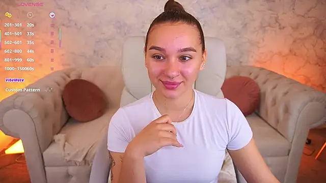 Snapshot of UrMuseOn chatting on 09-27-25, 05:45 UrMuseOn online show from 09-27-25, 05:45