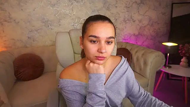 Snapshot of UrMuseOn chatting on 11-18-25, 07:35 UrMuseOn online show from 11-18-25, 07:35