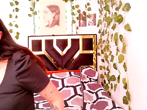 lucywhite13 online show from 10-23-25, 07:34