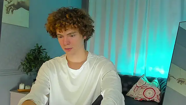 Snapshot of Tommy_Jamm chatting on 09-29-25, 02:11 Tommy Jamm online show from 09-29-25, 02:11