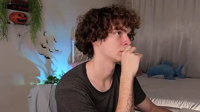 Snapshot of Tommy_Jamm chatting on 10-31-25, 02:29 Tommy Jamm online show from 10-31-25, 02:29