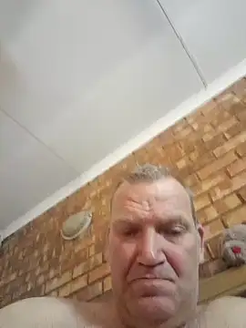 Snapshot of wallacelegend chatting on 10-28-25, 06:17 wallacelegend online show from 10-28-25, 06:17