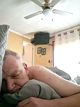 Snapshot of wallacelegend chatting on 02-19-26, 05:36 wallacelegend online show from 02-19-26, 05:36