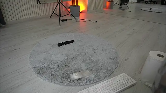 Snapshot of EmmaBlanco chatting on 10-08-25, 03:48 EmmaBlanco online show from 10-08-25, 03:48