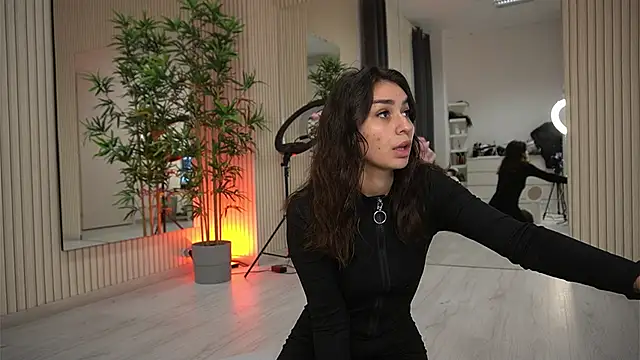 Snapshot of EmmaBlanco chatting on 10-23-25, 07:12 EmmaBlanco online show from 10-23-25, 07:12