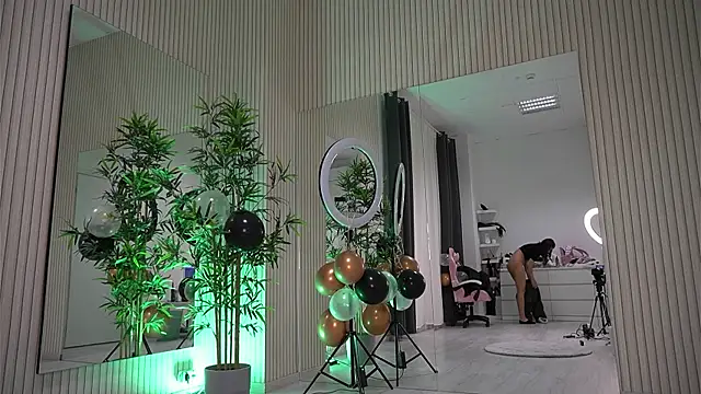 Snapshot of EmmaBlanco chatting on 11-04-25, 08:08 EmmaBlanco online show from 11-04-25, 08:08