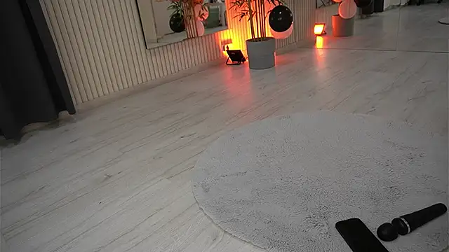 Snapshot of EmmaBlanco chatting on 11-21-25, 08:29 EmmaBlanco online show from 11-21-25, 08:29