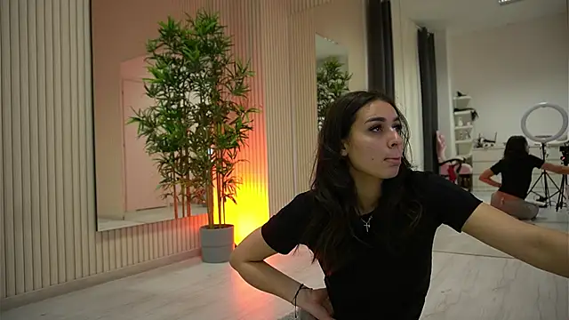 EmmaBlanco online show from 12-21-25, 08:38