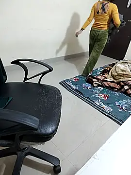 Snapshot of Pihu_Chopra chatting on 01-10-26, 04:42 Pihu Chopra online show from 01-10-26, 04:42