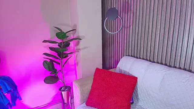 Snapshot of biancaa_18 chatting on 09-17-25, 07:15 biancaa 18 online show from 09-17-25, 07:15