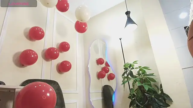 Snapshot of biancaa_18 chatting on 11-20-25, 12:05 biancaa 18 online show from 11-20-25, 12:05