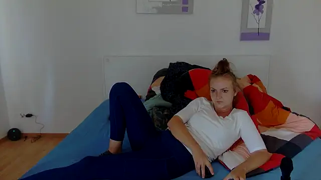 Snapshot of hornycouplefuck12 chatting on 09-14-25, 01:10 hornycouplefuck12 online show from 09-14-25, 01:10