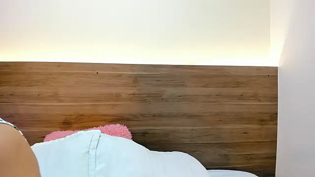 thamiina  online show from 04-16-26, 11:33