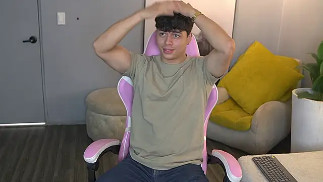 Snapshot of Ethan_occonor chatting on 09-14-25, 04:17 Ethan occonor online show from 09-14-25, 04:17