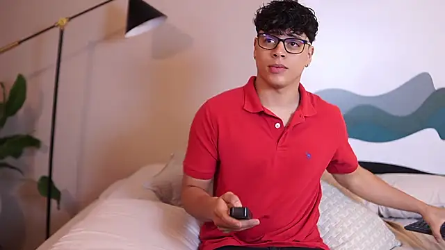 Snapshot of Ethan_occonor chatting on 10-06-25, 12:13 Ethan occonor online show from 10-06-25, 12:13