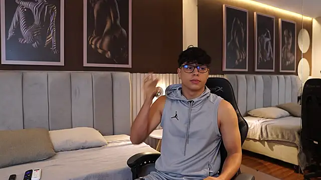 Snapshot of Ethan_occonor chatting on 10-07-25, 12:13 Ethan occonor online show from 10-07-25, 12:13