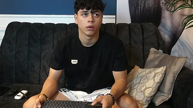 Snapshot of Ethan_occonor chatting on 10-15-25, 12:11 Ethan occonor online show from 10-15-25, 12:11