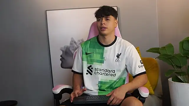 Snapshot of Ethan_occonor chatting on 11-01-25, 12:51 Ethan occonor online show from 11-01-25, 12:51