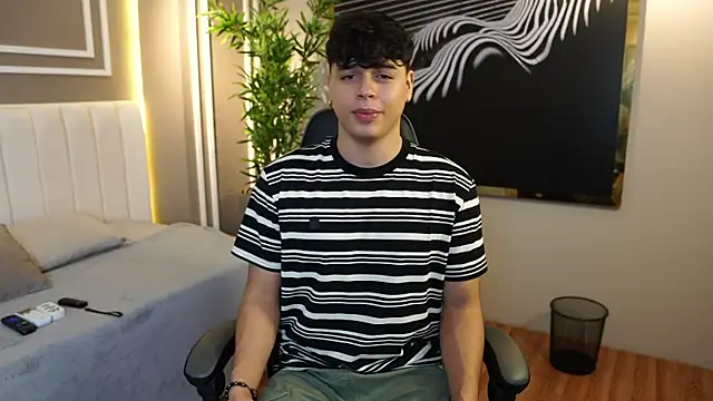 Snapshot of Ethan_occonor chatting on 11-11-25, 12:49 Ethan occonor online show from 11-11-25, 12:49