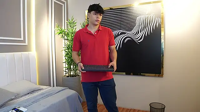 Snapshot of Ethan_occonor chatting on 11-12-25, 12:16 Ethan occonor online show from 11-12-25, 12:16