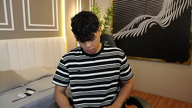 Snapshot of Ethan_occonor chatting on 11-14-25, 12:37 Ethan occonor online show from 11-14-25, 12:37