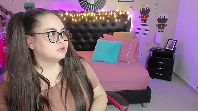 LolaVillalobos online show from 12-20-25, 11:50