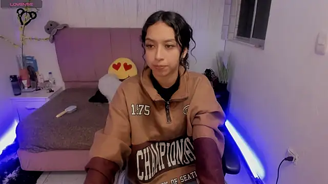 Snapshot of anna_moon11 chatting on 09-17-25, 03:41 anna moon11 online show from 09-17-25, 03:41